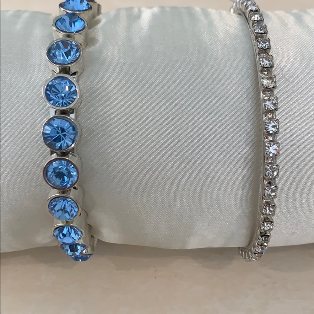2 Bracelets